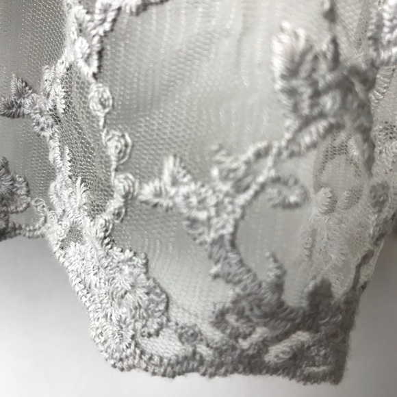 Umgee Gray Hi Low Shirt With Lace Trim Sz Small - Picture 6 of 6